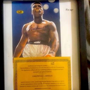 SIGNED MUHAMMAD ALI PICTURE FRAME-CERTIFICATE OF AUTHENTICITY!